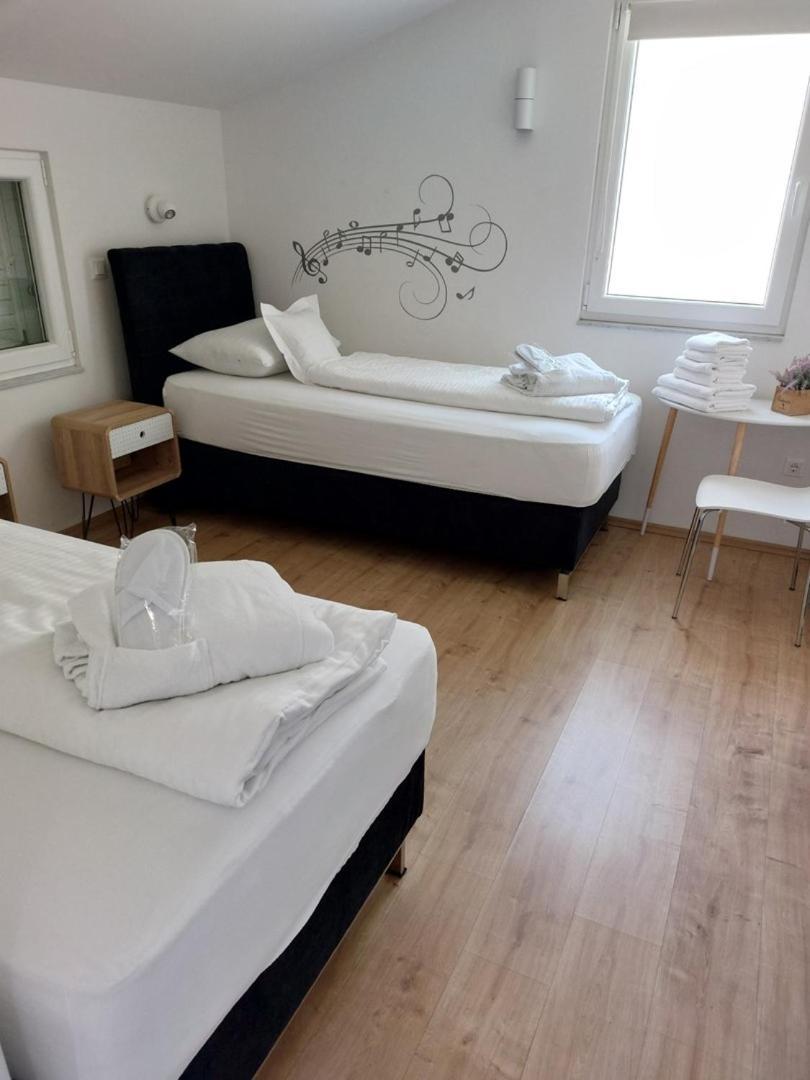 New! Lux F In Near The Sea Makarska