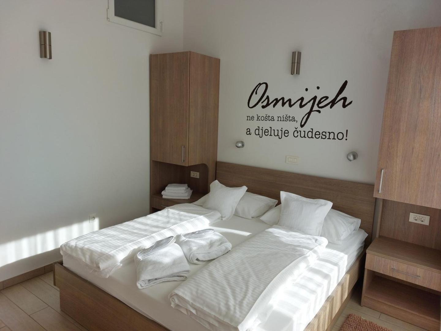 New! Lux F In Near The Sea Makarska