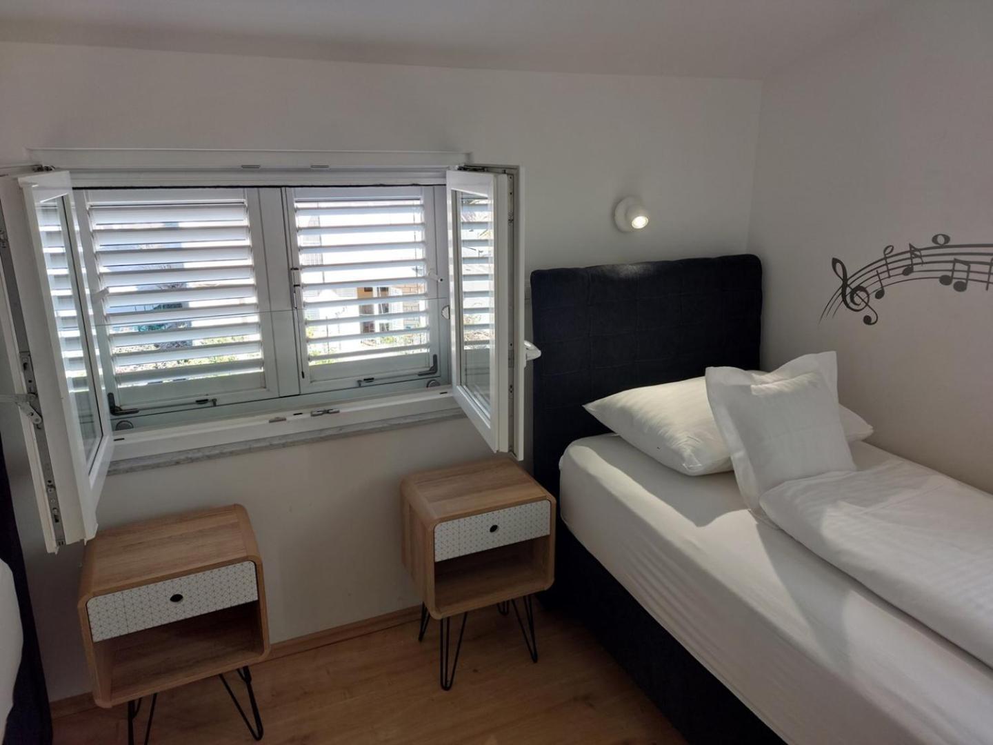 New! Lux F In Near The Sea Makarska