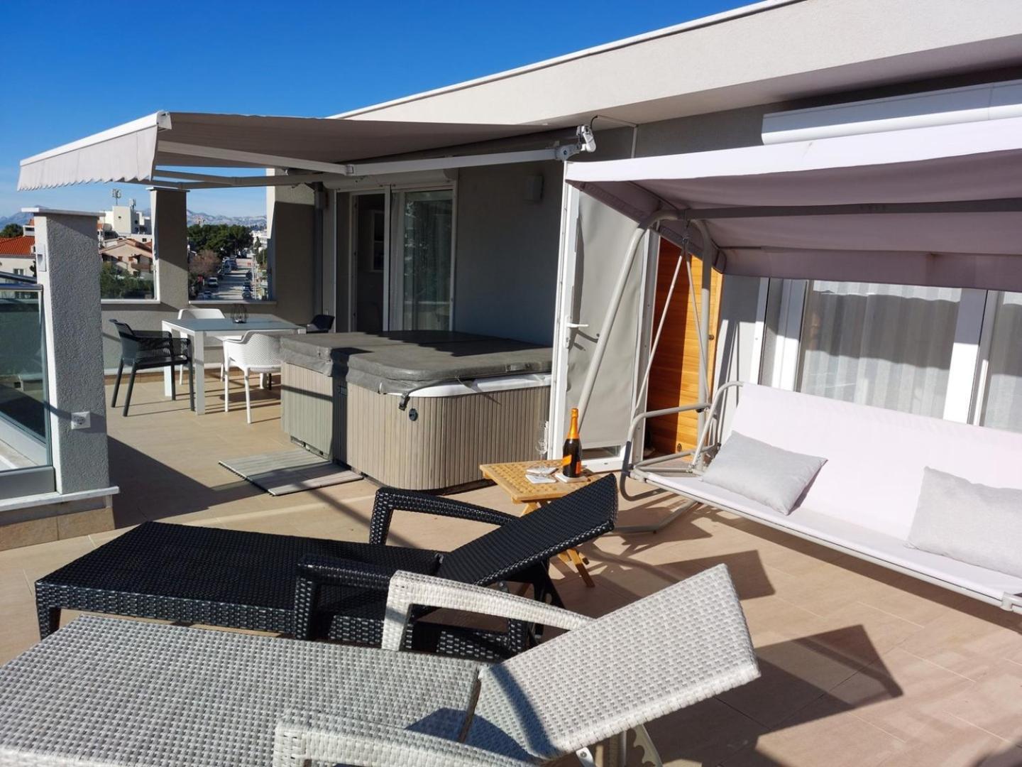 New! Lux F In Near The Sea